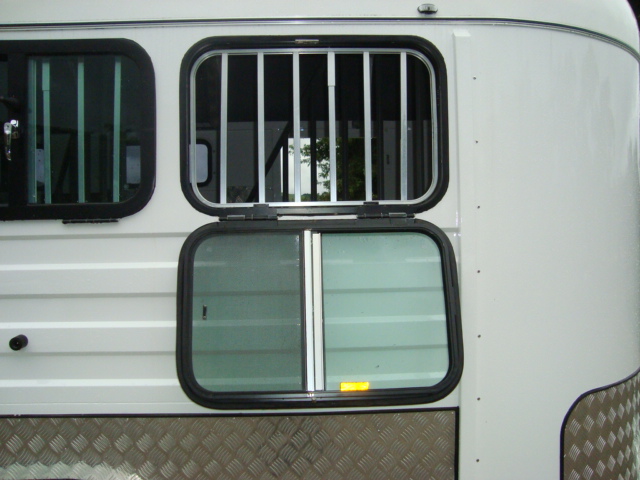 Flotador para caballos con carga en ángulo alargado para 2 caballos