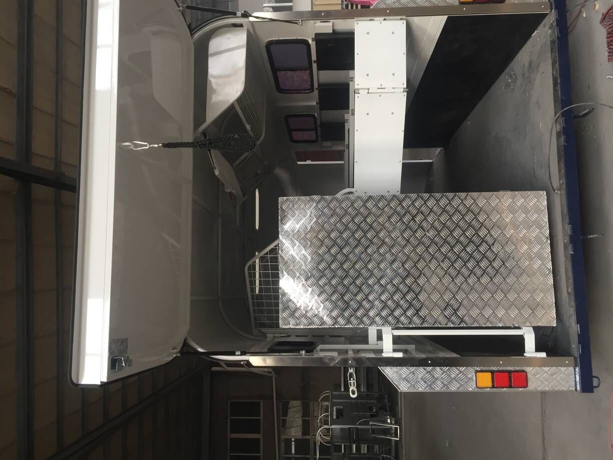 Flotador de caballos con carga angular para 3 caballos