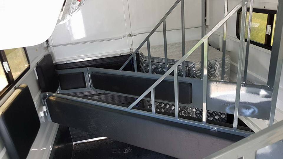 Flotador para caballos con carga en ángulo alargado para 2 caballos