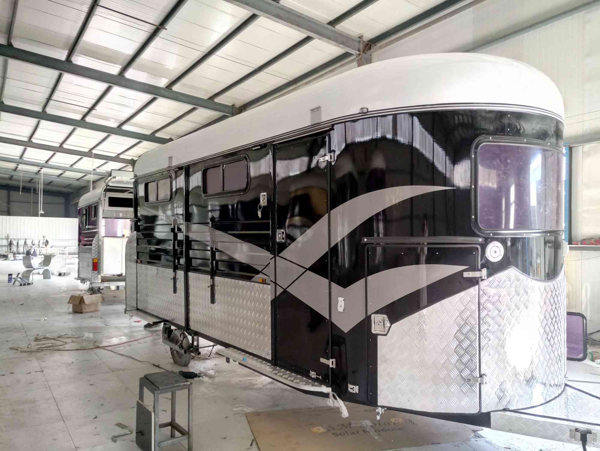 Flotador para caballos tipo Deluxe para 3 caballos