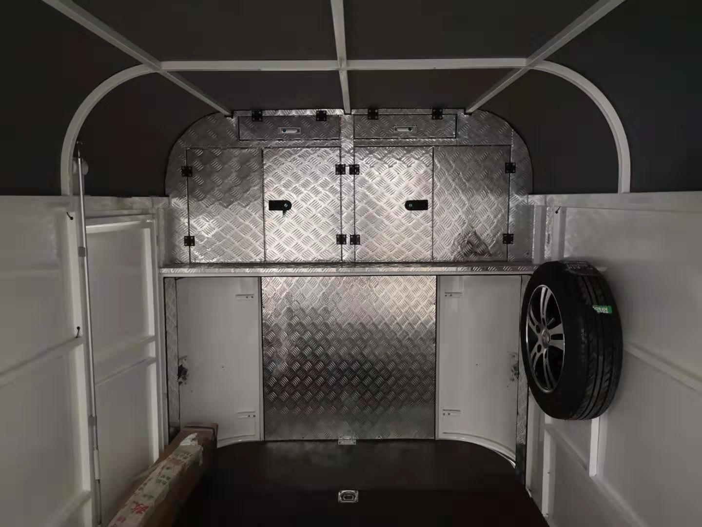 Flotador de caballos personalizado