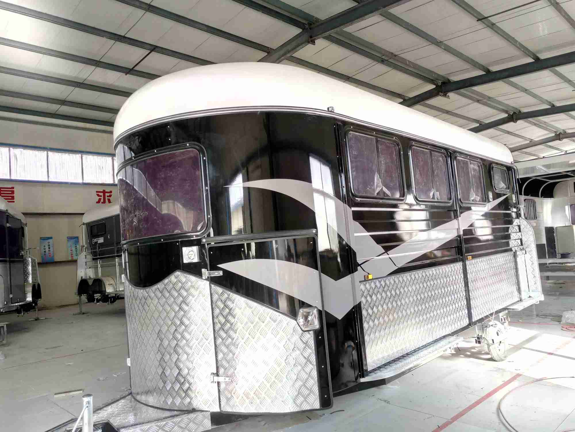 Flotador para caballos tipo Deluxe para 3 caballos