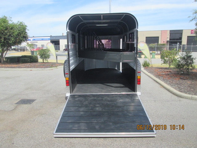 Flotador de caballos con carga angular para 2 caballos