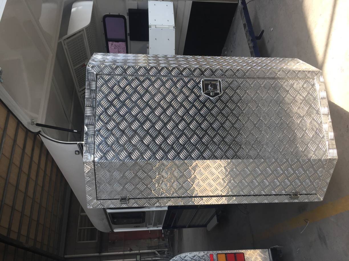 Flotador de caballos con carga angular para 3 caballos