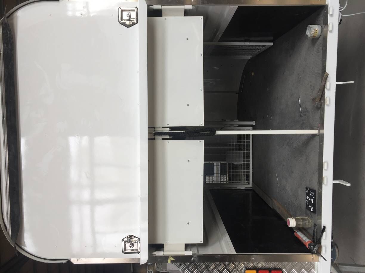 Flotador de caballos con carga angular para 3 caballos