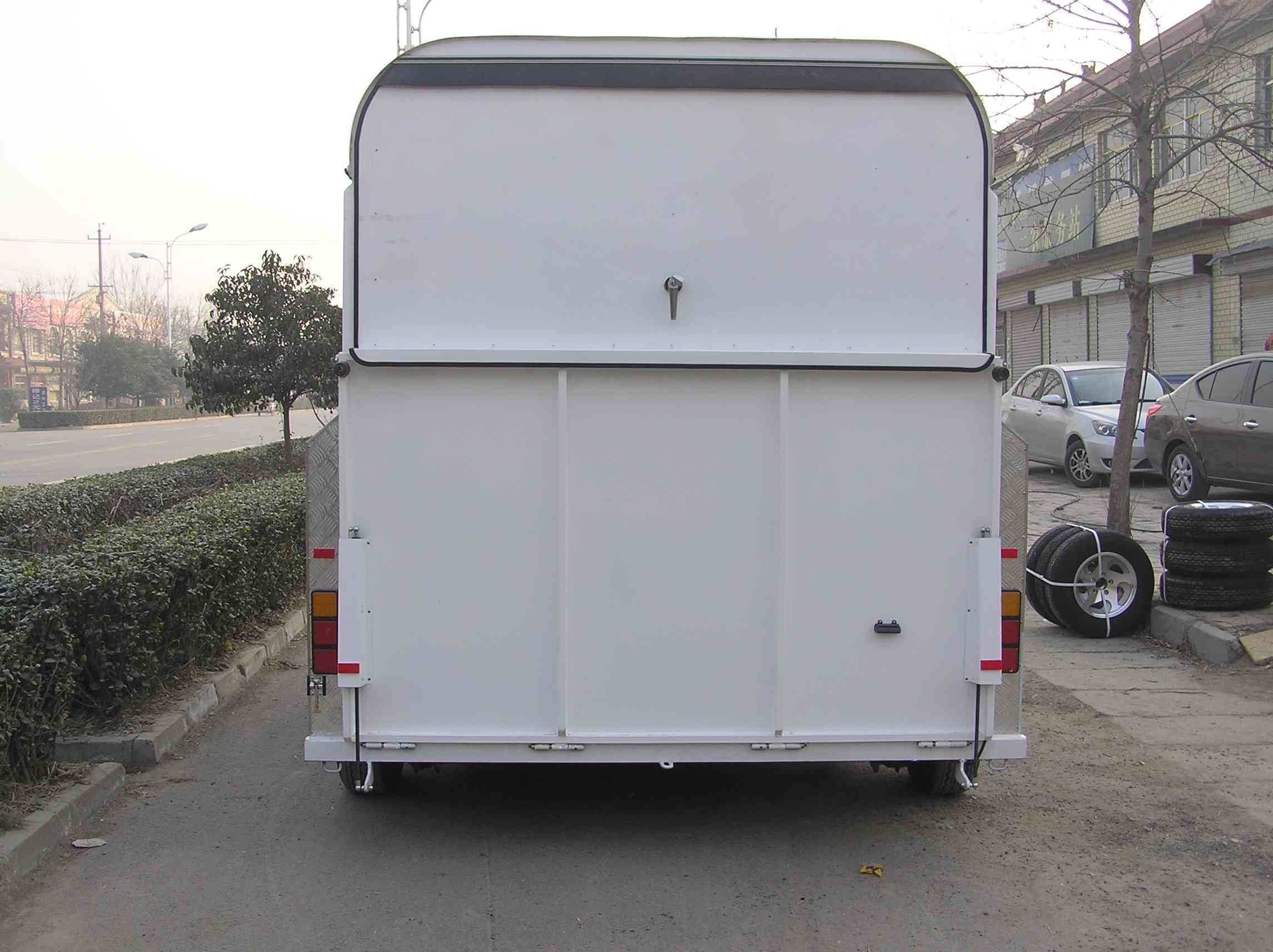 Flotador de caballos con carga angular para 2 caballos