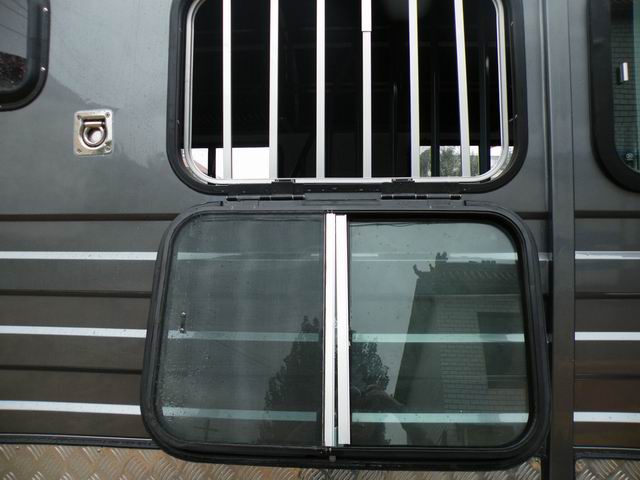 Flotador para caballos tipo Deluxe para 3 caballos