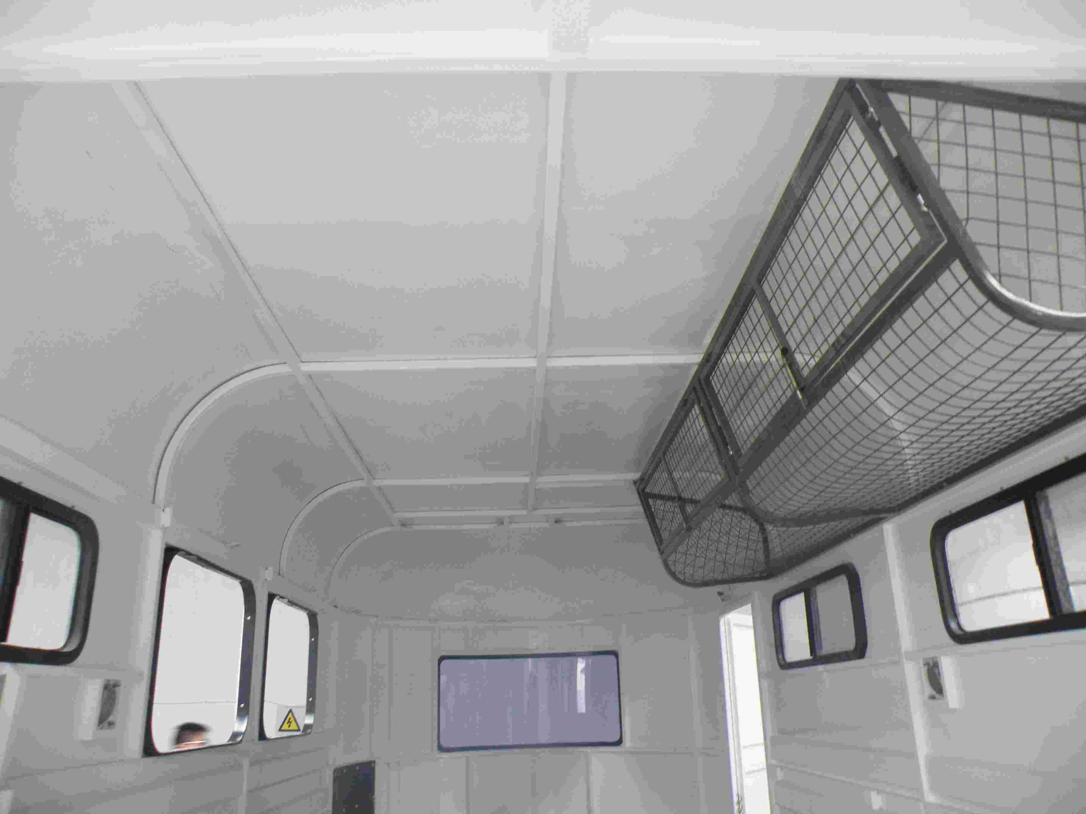 Flotador de caballos con carga angular para 3 caballos