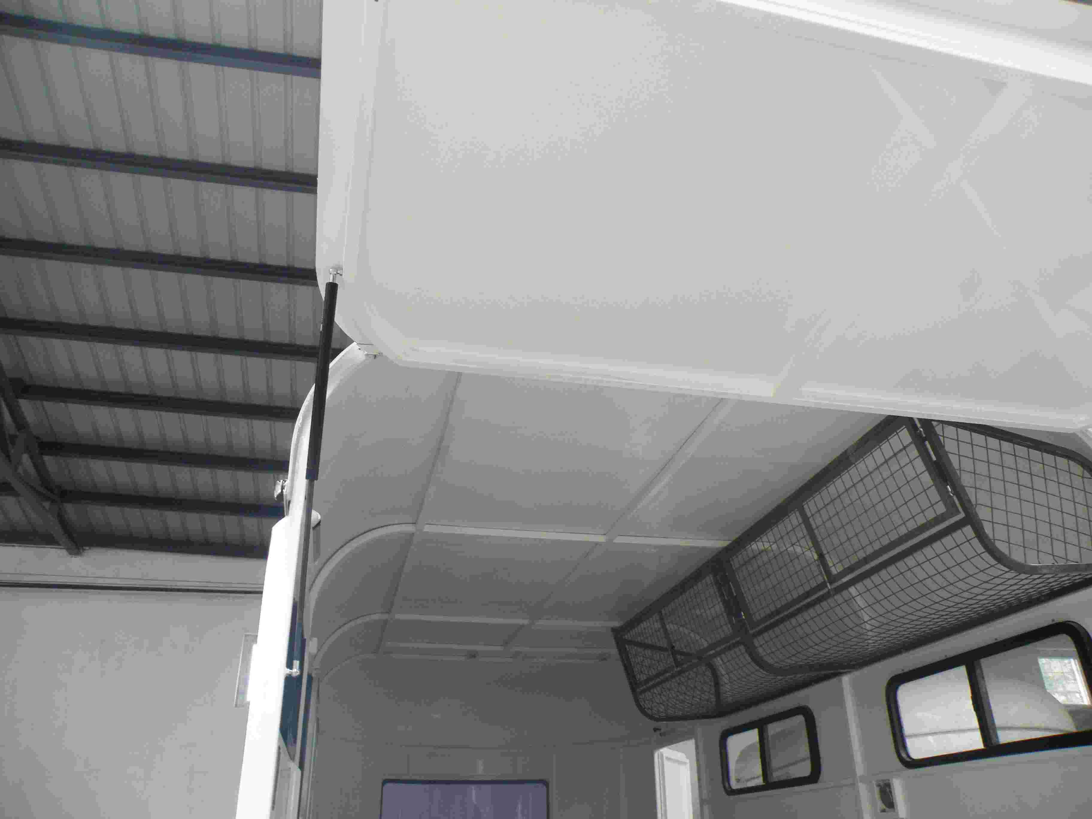 Flotador de caballos con carga angular para 2 caballos