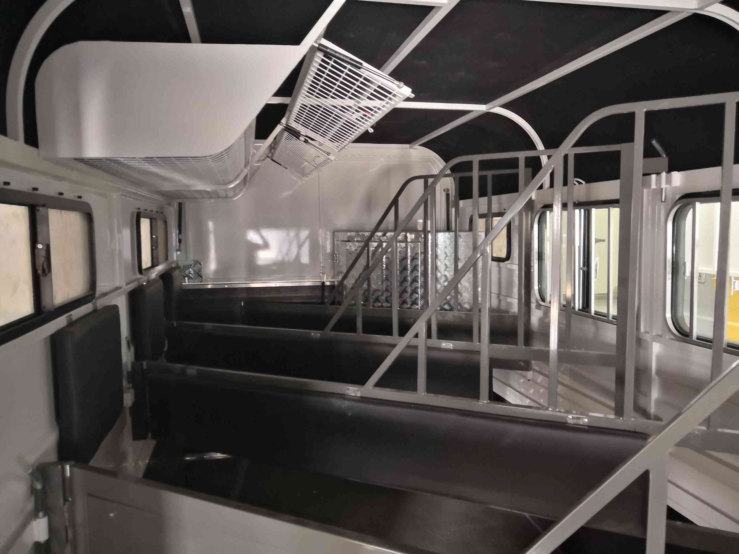 Flotador para caballos tipo Deluxe para 3 caballos