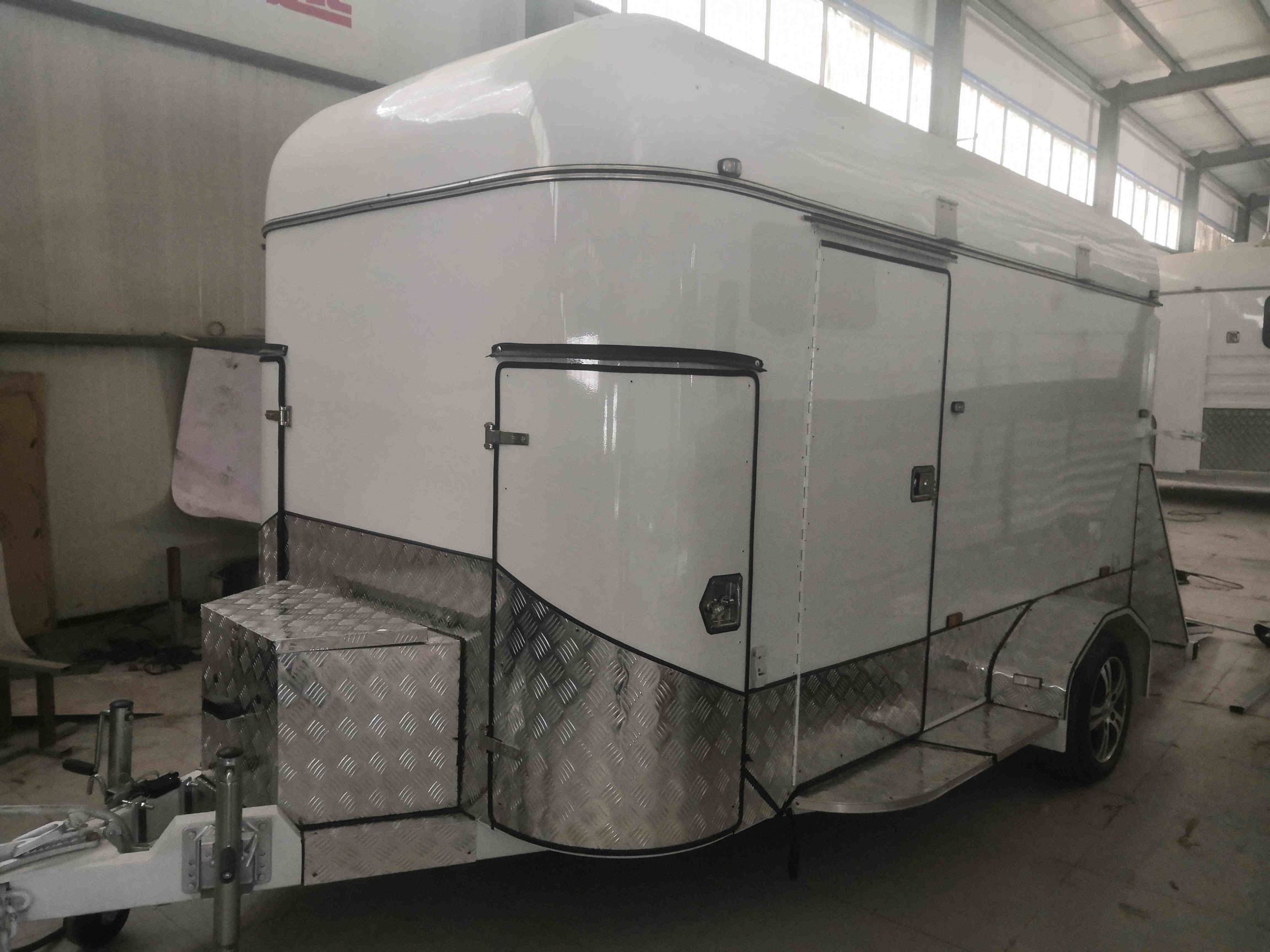 Flotador de caballos personalizado