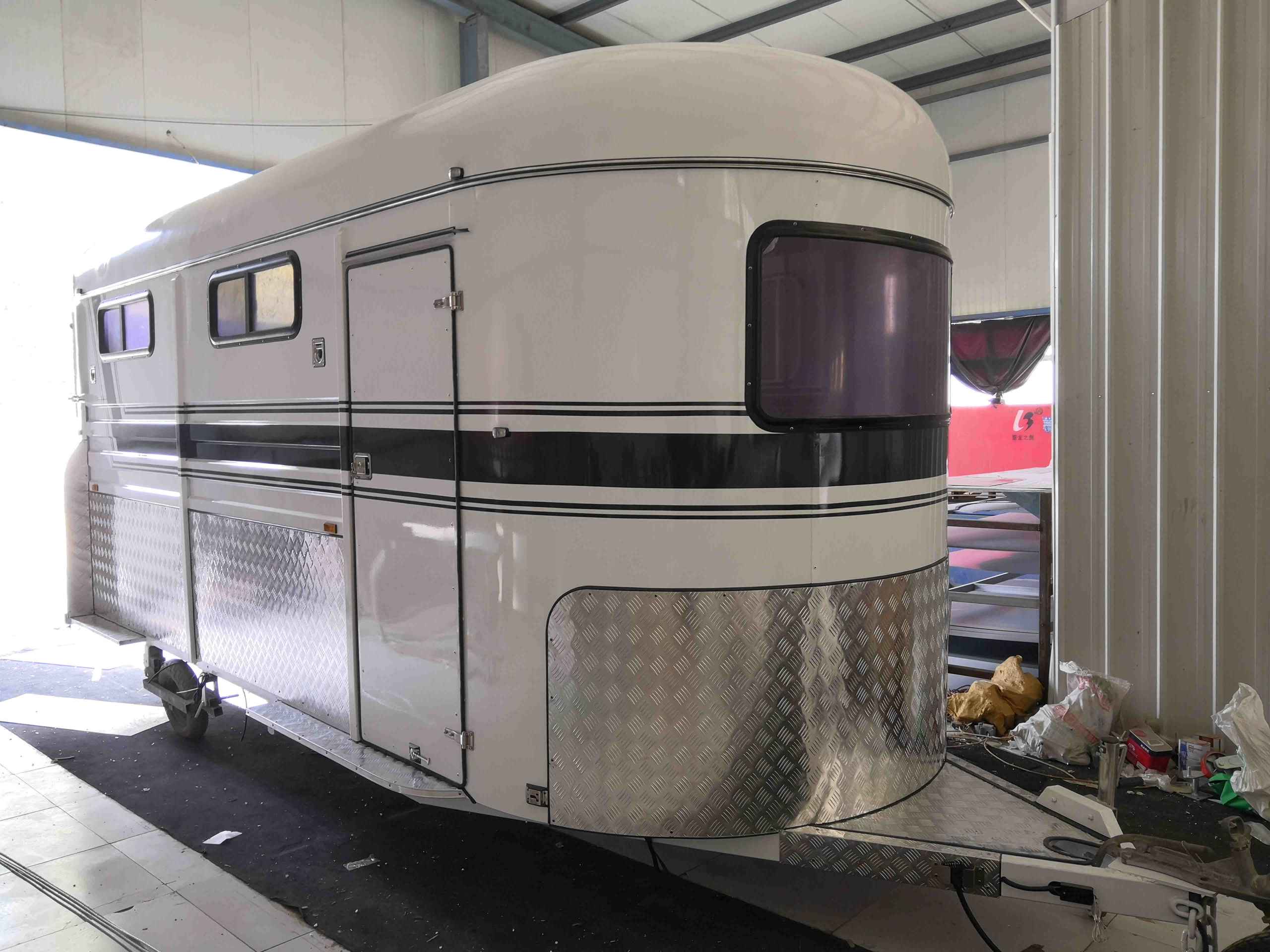 Flotador de caballos personalizado