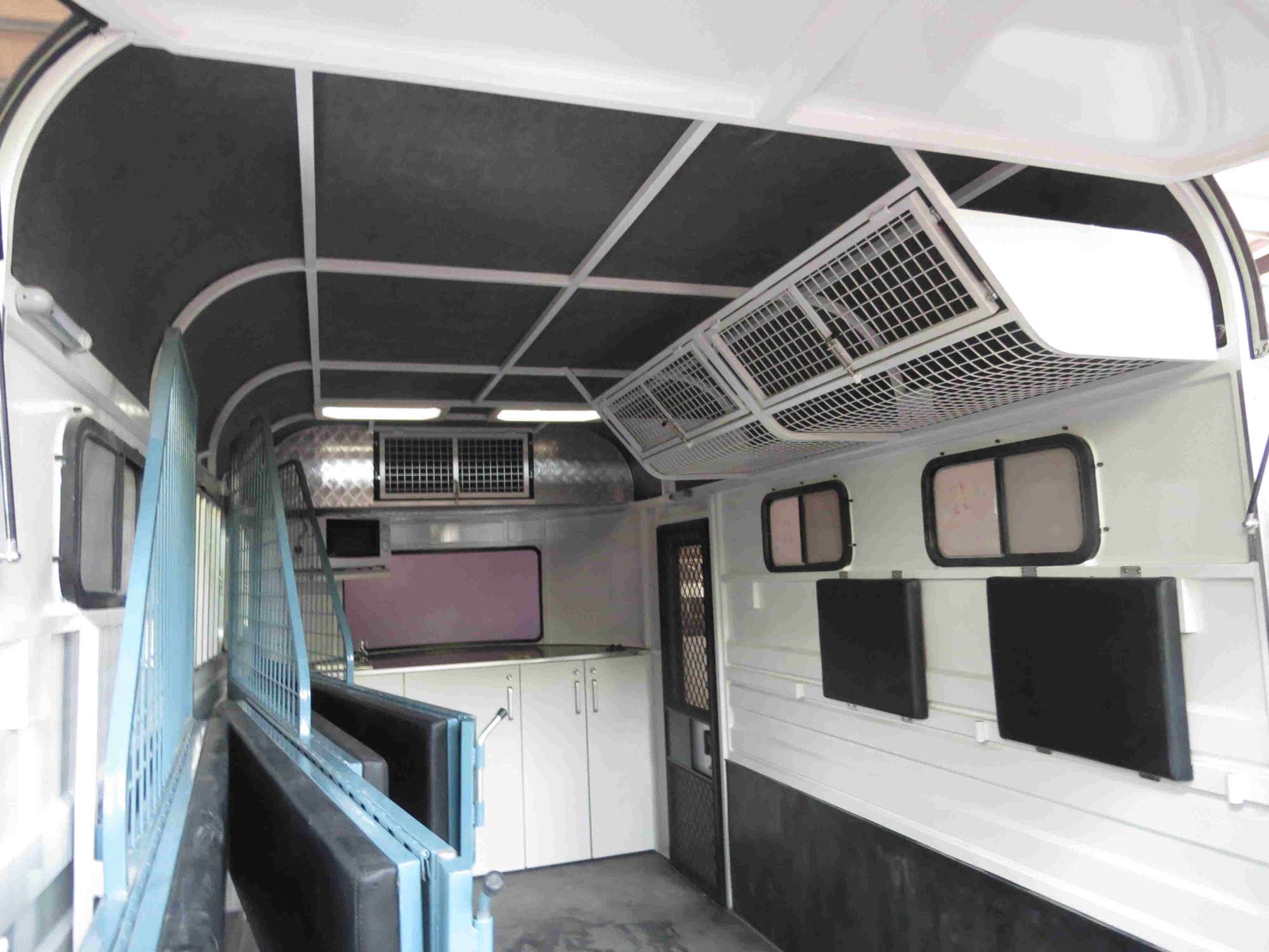 Flotador para caballos con carga en ángulo alargado para 2 caballos