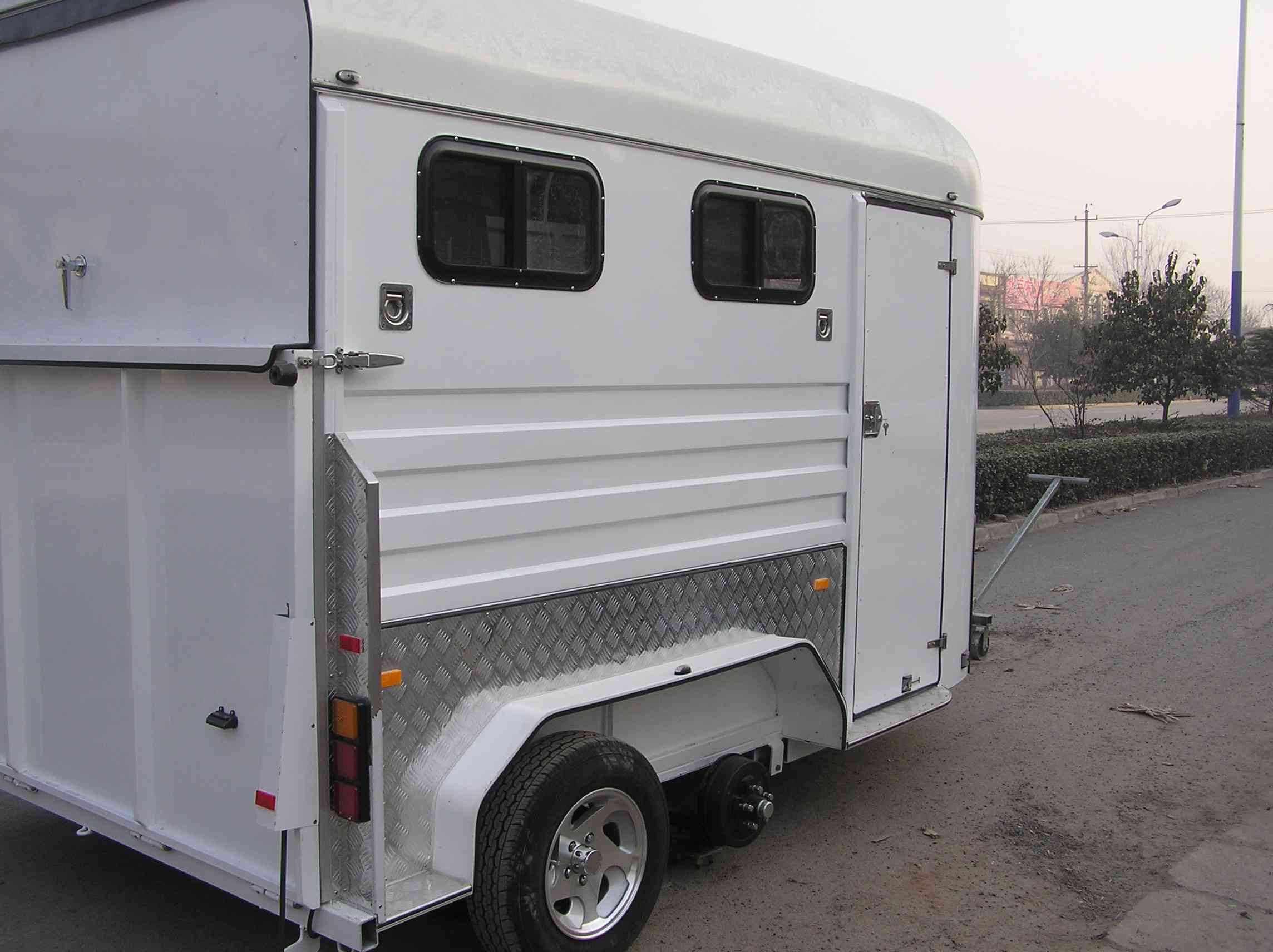 Flotador de caballos con carga angular para 2 caballos