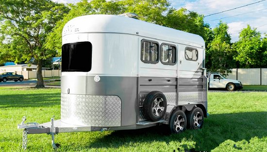 Flotador de caballos con carga angular para 2 caballos