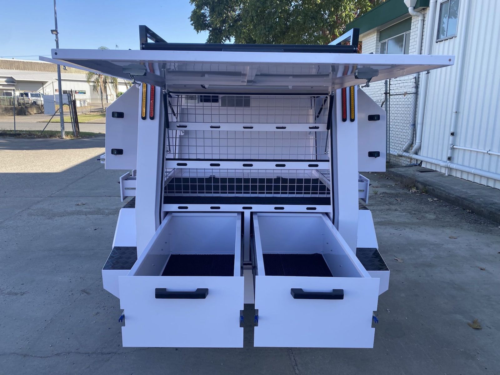 Remolque comercial grande de un solo eje