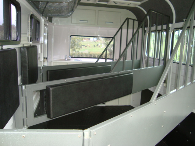 Trializador de caballos de carga angular de lujo tipo 2 caballos