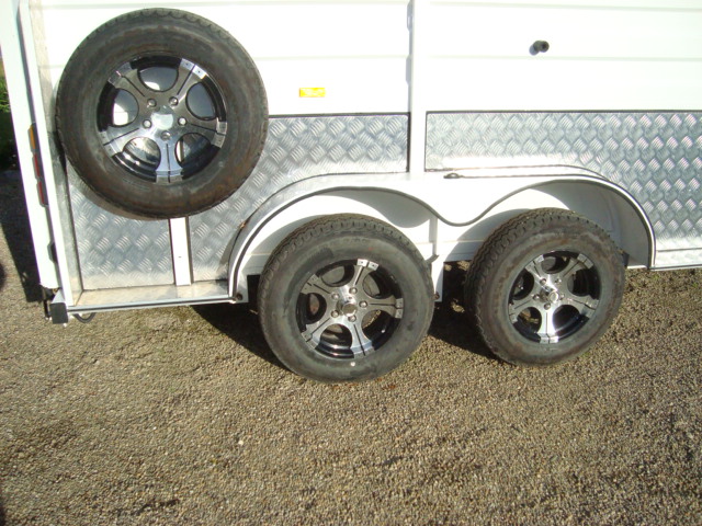 Flotador para caballos con carga en ángulo alargado para 2 caballos