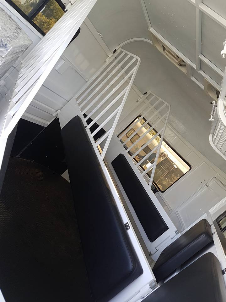 Remolque para caballos con carga angular tipo estándar de 2 caballos