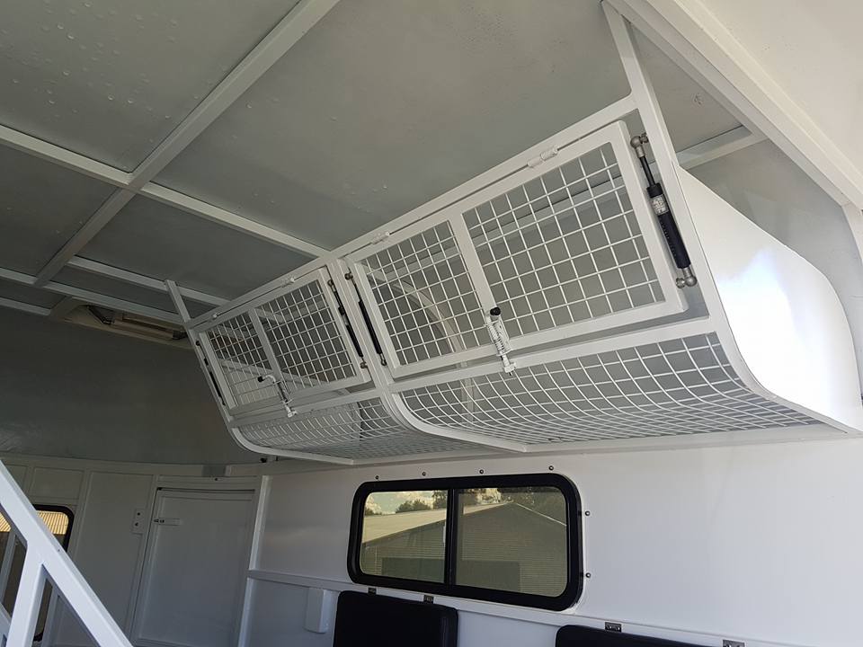 Remolque para caballos con carga angular tipo estándar de 2 caballos