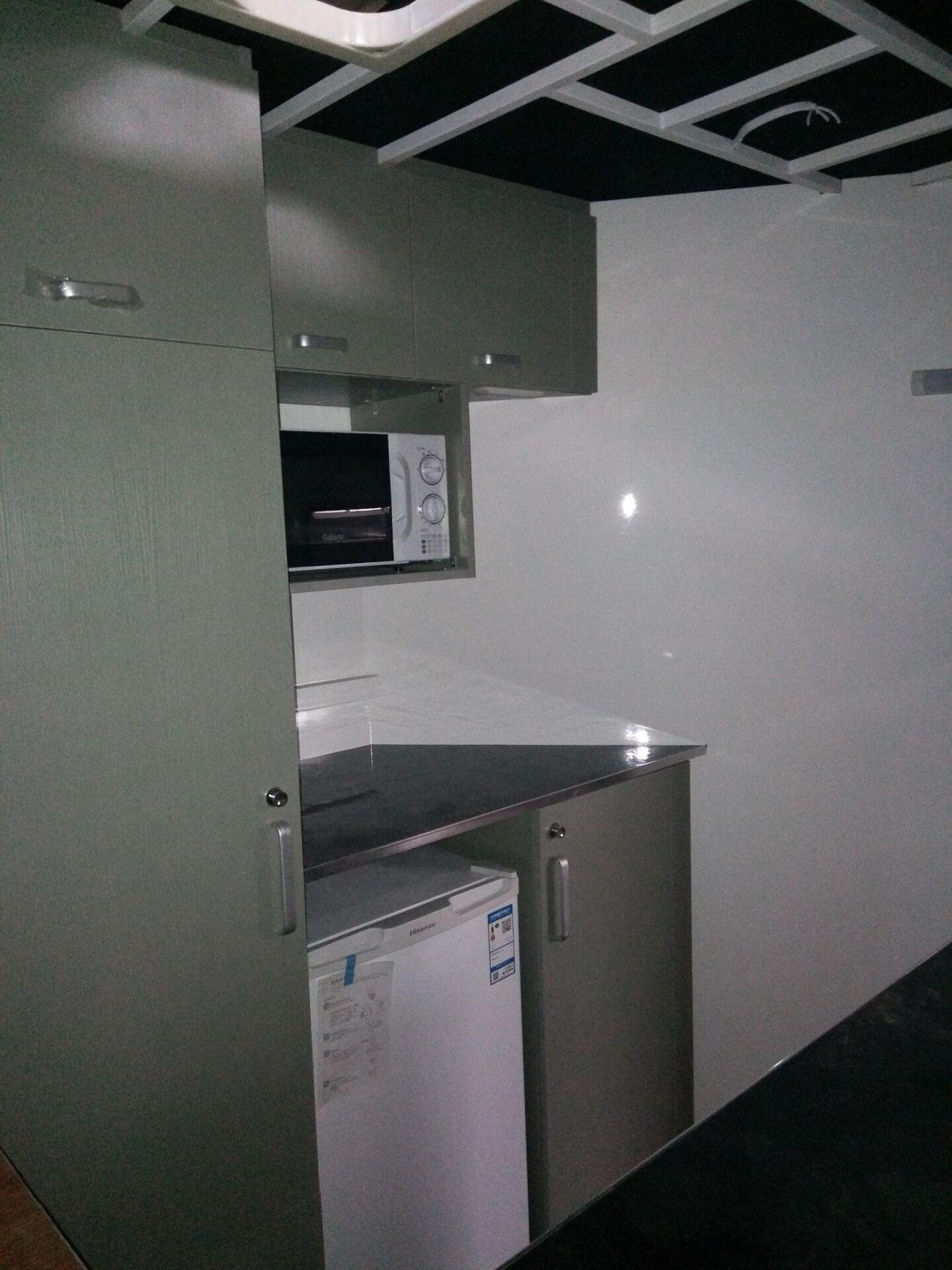 remolque para caballos con frente cuadrado hecho a medida