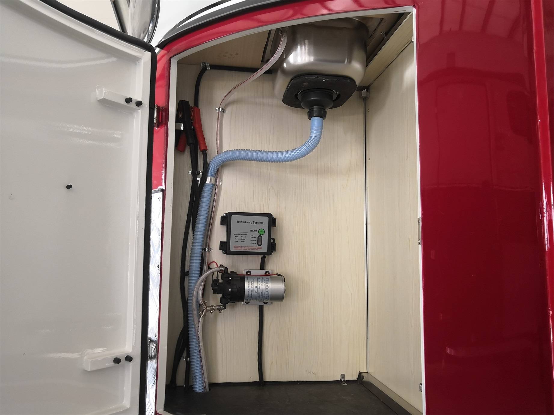 Remolque para caballos con carga angular tipo estándar de 3 caballos