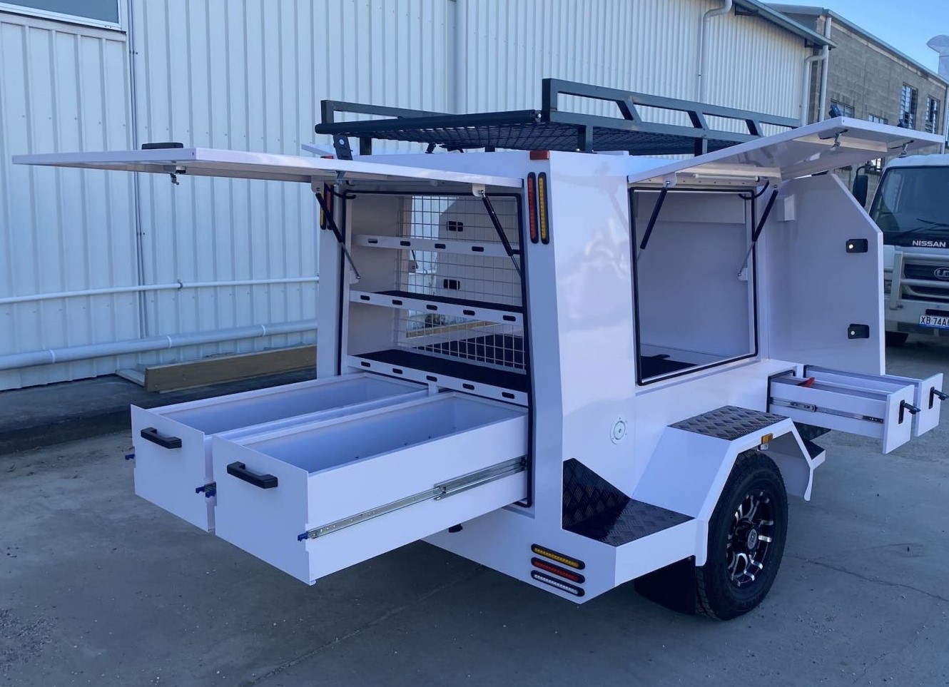 Remolque tradicional grande de un solo eje