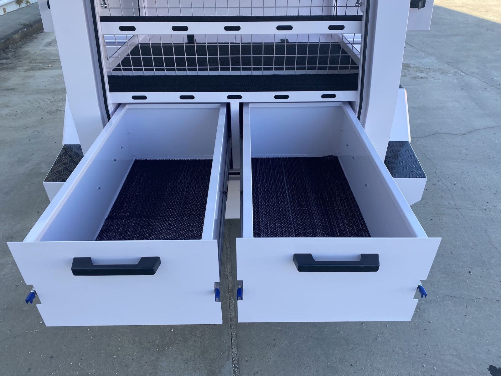 Remolque tradicional grande de un solo eje